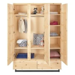 Schardt Zirbenholz Kinderzimmer Inkl. Umbauseiten Gesunder Schlaf Dank Zirbe-Massivholz -Roba || Pinolino || Träumeland Verkäufe 06 261 20 00 zirbe natur schrank 3 tueren geoeffnet dekoriert 1