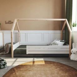 Nature Kid Pepe Hausbett Natur/weiß 90 X 200 Cm 8 Nature Kid Pepe Hausbett Natur/weiß 90 X 200 Cm -Roba || Pinolino || Träumeland Verkäufe 100141 hausbett pepe ambiente1 1 01 2k