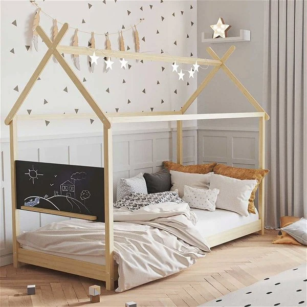 Nature Kid Hanna Hausbett Natur Mit Dachgiebel Und Kreidetafel Liegefläche 90 X 200 1 Nature Kid Hanna Hausbett Natur Mit Dachgiebel Und Kreidetafel Liegefläche 90 X 200