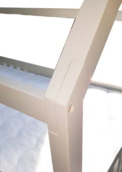 Nature Kid Pepe Hausbett Natur/weiß 90 X 200 Cm 9 Nature Kid Pepe Hausbett Natur/weiß 90 X 200 Cm -Roba || Pinolino || Träumeland Verkäufe naturekid hausbett lilly weiss verbindung dach pfosten 10 1