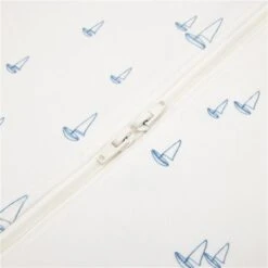 Ergobaby On The Move Schlummersack L 18-36 Sailboat Dreams Mittel TOG 1.0 -Roba || Pinolino || Träumeland Verkäufe on the move sleep bag sailboat dreams 03 2 1
