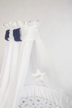 Mionido Stubenwagen Maxi Natur Pyjamabär Blau Mit Garnierung, Matratze Und Matratzenbezug -Roba || Pinolino || Träumeland Verkäufe v1 563 83 1